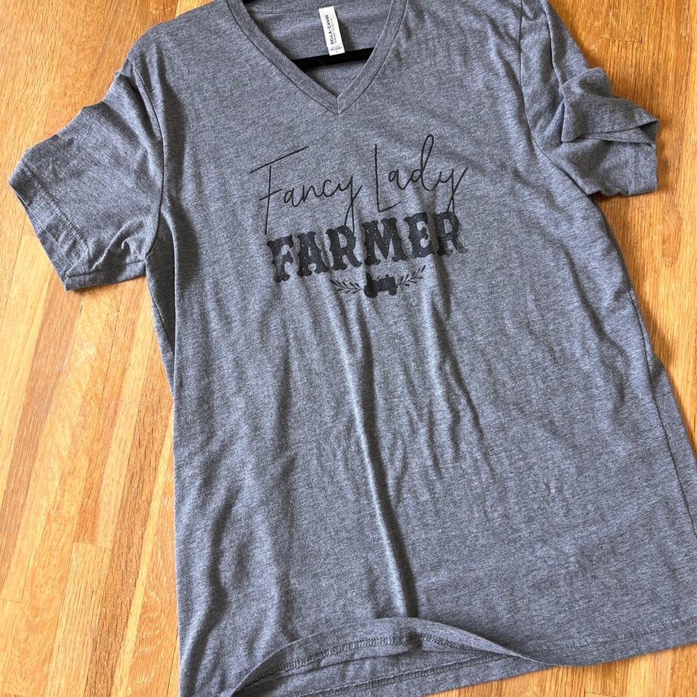Fancy Lady Cowgirl L Gray Short Sleeve V-Neck Fancy Lady Farmer Print, like new